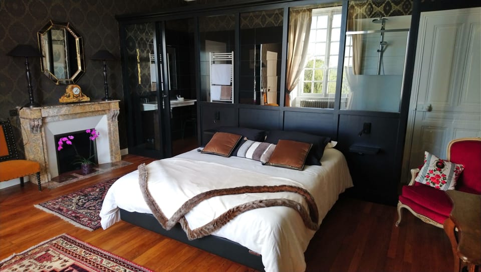 Double Room (2 - Dentelle) | Premium bedding, down comforters, individually decorated