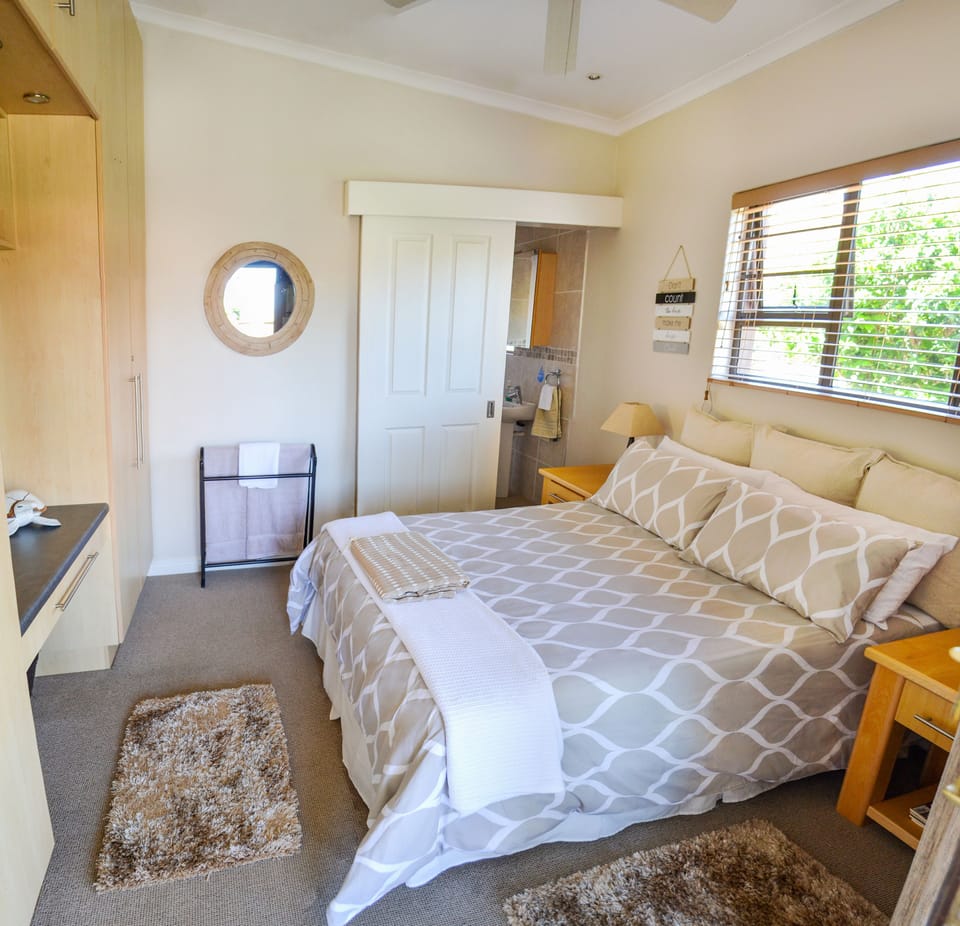 Comfort Room | Free WiFi, bed sheets