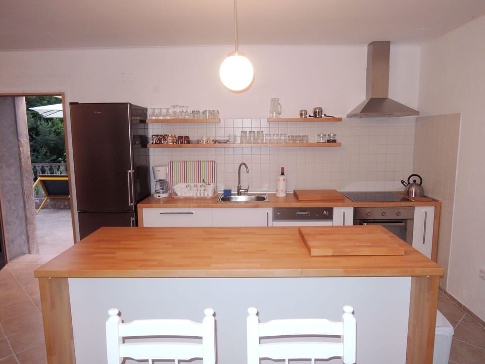 Apartment, 2 Bedrooms | Private kitchen | Fridge, oven, stovetop, electric kettle