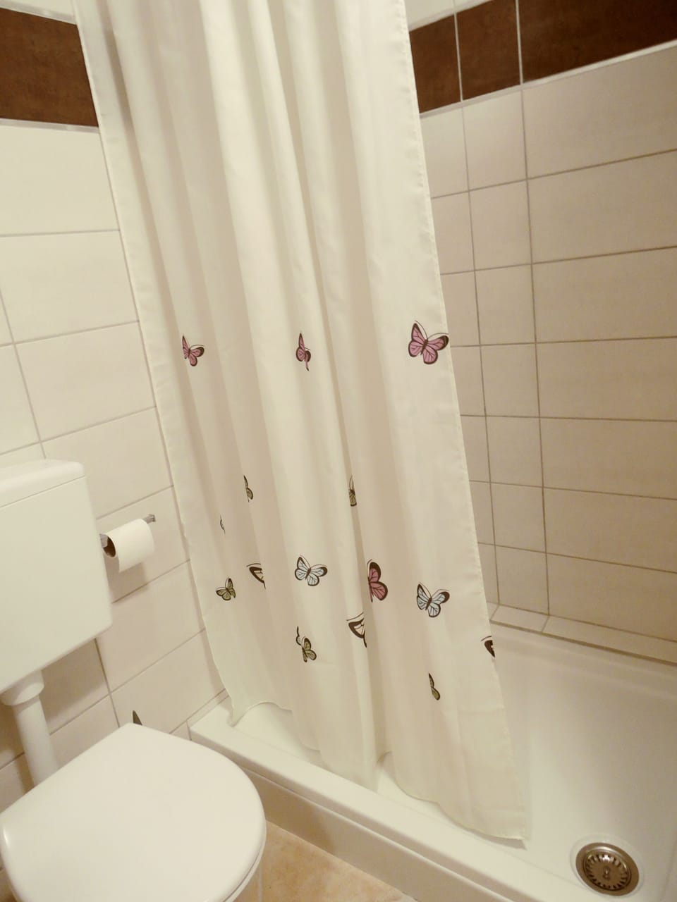 Apartment, 2 Bedrooms | Bathroom | Shower, towels, toilet paper