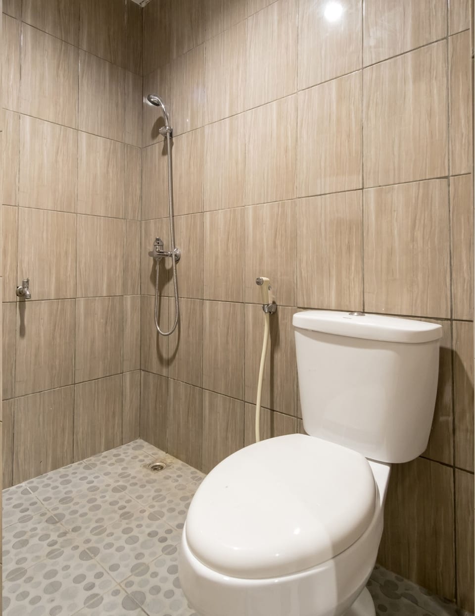 Standard Single Room | Bathroom | Shower, rainfall showerhead, towels