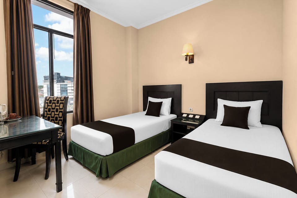 Standard Twin Room | Desk, WiFi (free), bed sheets