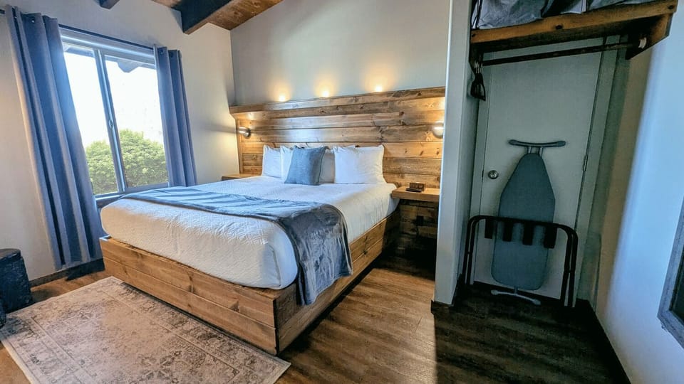 Lone Point Cellars Cottage in Washington