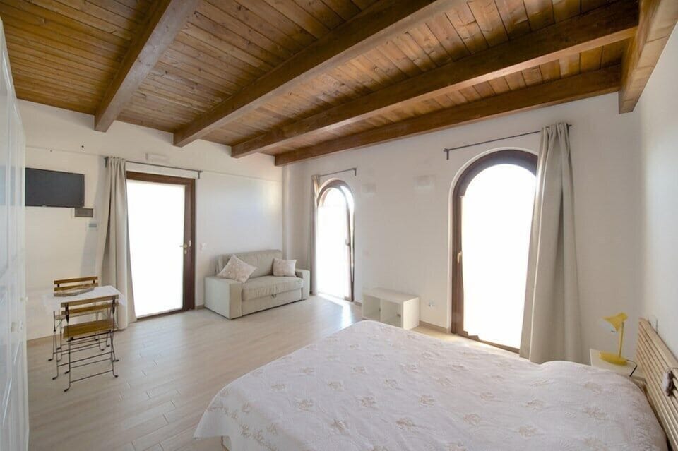 Deluxe Triple Room, Multiple Beds | Individually furnished, desk, free WiFi, bed sheets