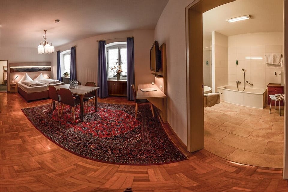 Basic Quadruple Room | Hypo-allergenic bedding, iron/ironing board, free WiFi, bed sheets