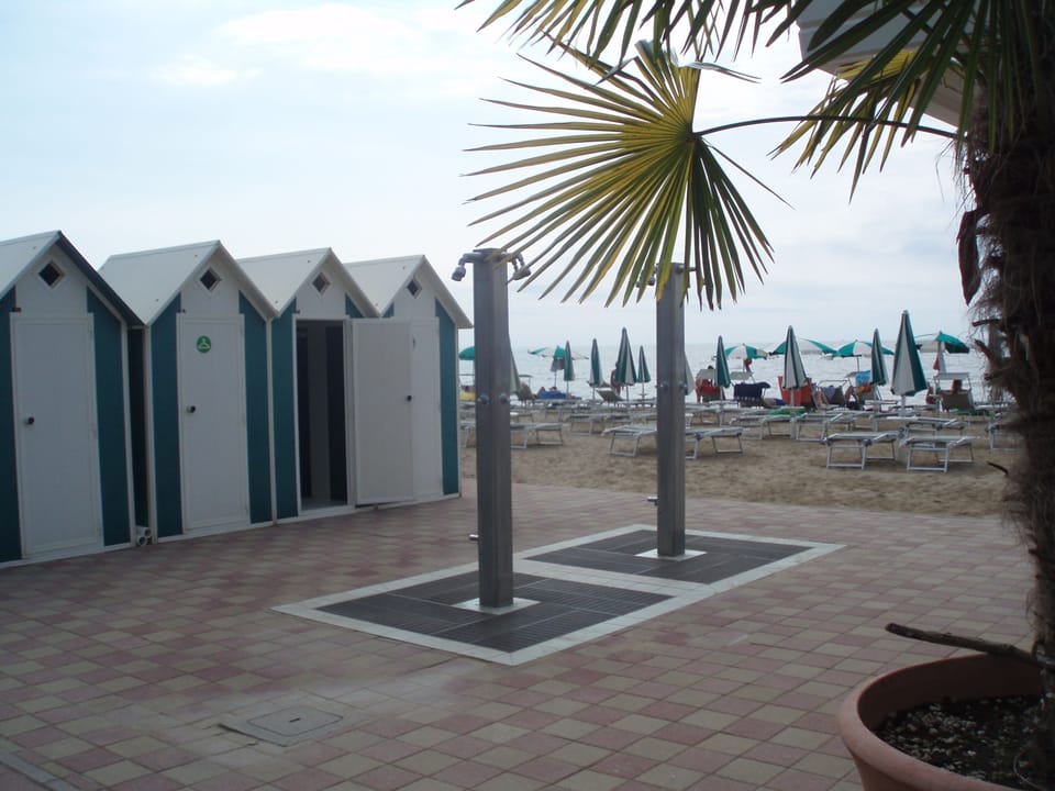 Private beach nearby, white sand