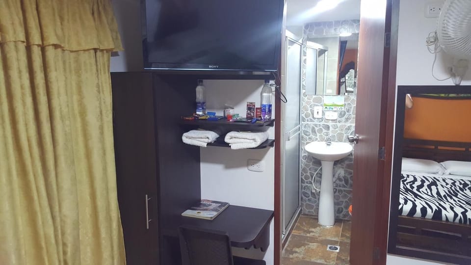 Shower, free toiletries, towels