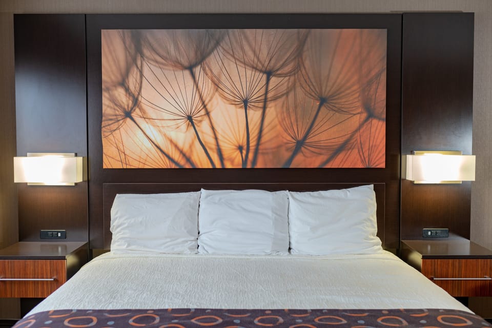 King Suite | In-room safe, desk, laptop workspace, iron/ironing board