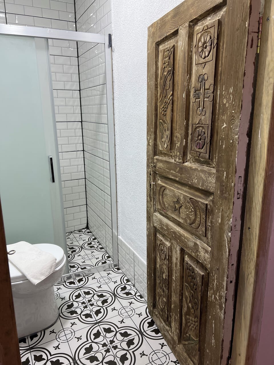 105 Dort Tek Yatakli Oda | Bathroom | Shower, hydromassage showerhead, free toiletries, hair dryer