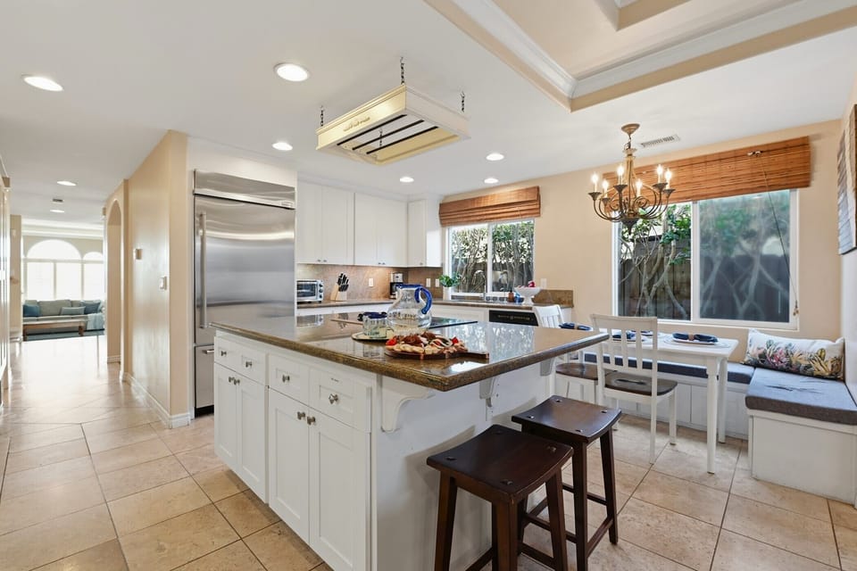 Kitchen Bar and Breakfast Nook
