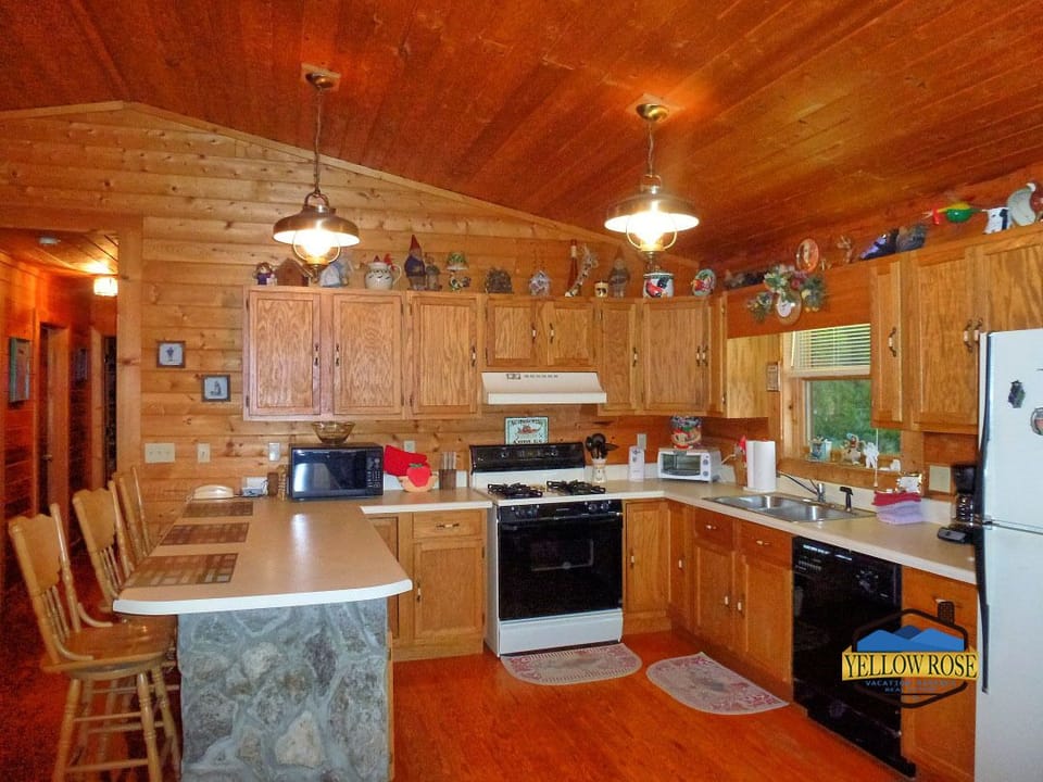 Full Kitchen - Full Kitchen