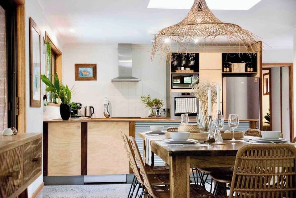 Fully equipped kitchen and dining