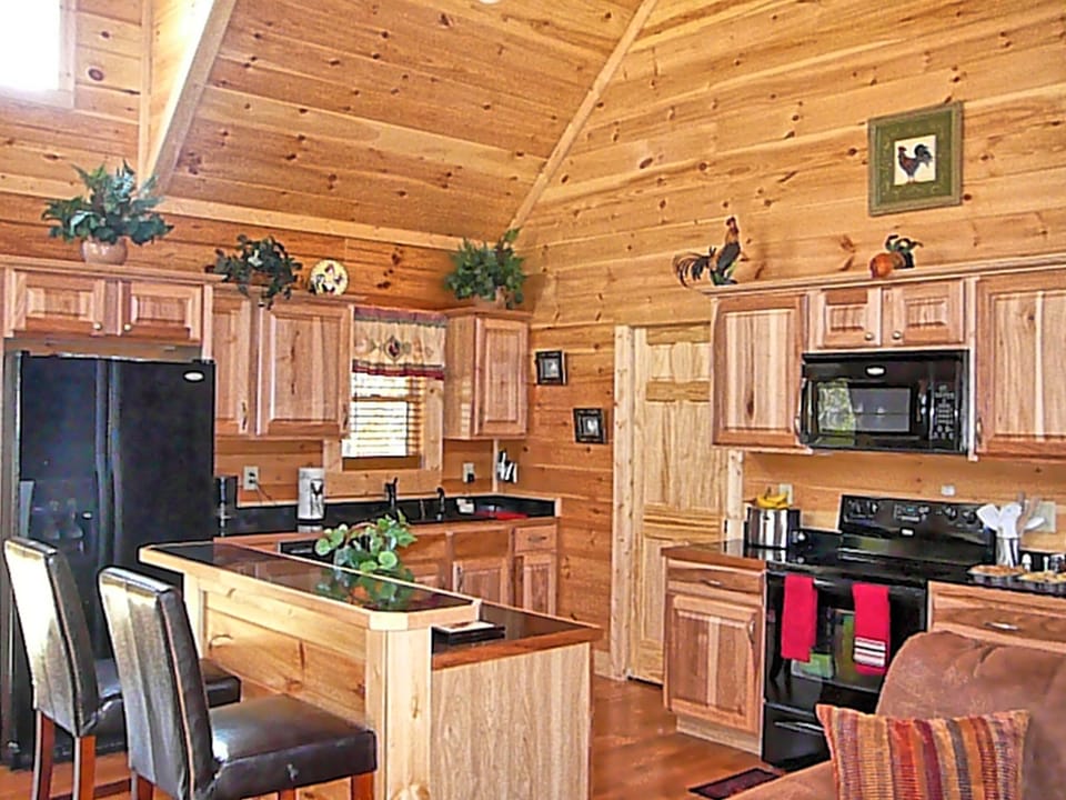 Kitchen - Full Kitchen