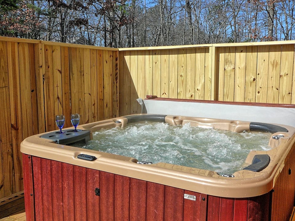 Outdoor Hot Tub - Private hot tub