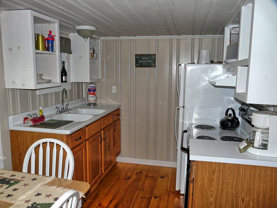 Kitchen - Full Kitchen