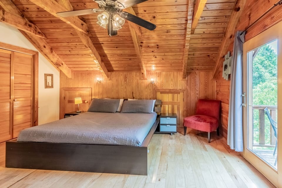 Fourth Bedroom - Fourth bedroom on the top level with 1 King bed