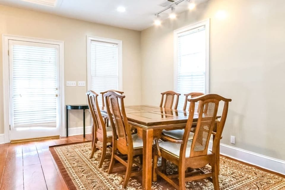 Cozy spot for family dinners