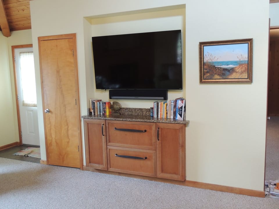 60" flatscreen smart tv and sonos system to stream your choice of entertainment
