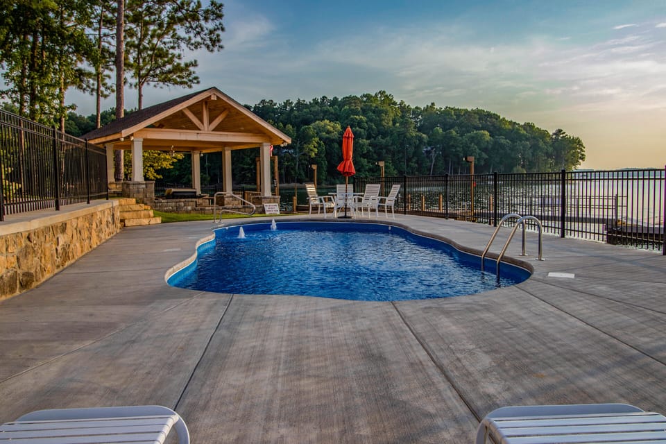 Heated pool & pavillion 