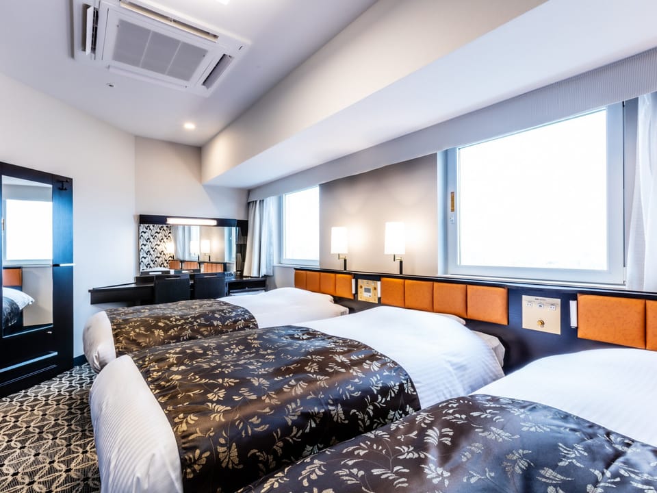 Triple Room, Non Smoking [High Floor] | Desk, laptop workspace, free WiFi, bed sheets