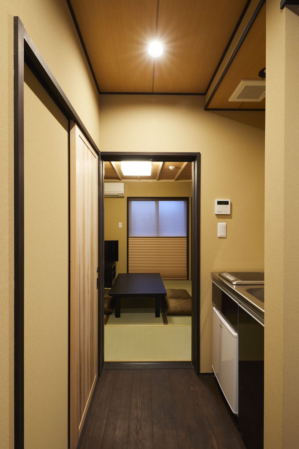 Japanese Town Style House | Desk, free WiFi, bed sheets