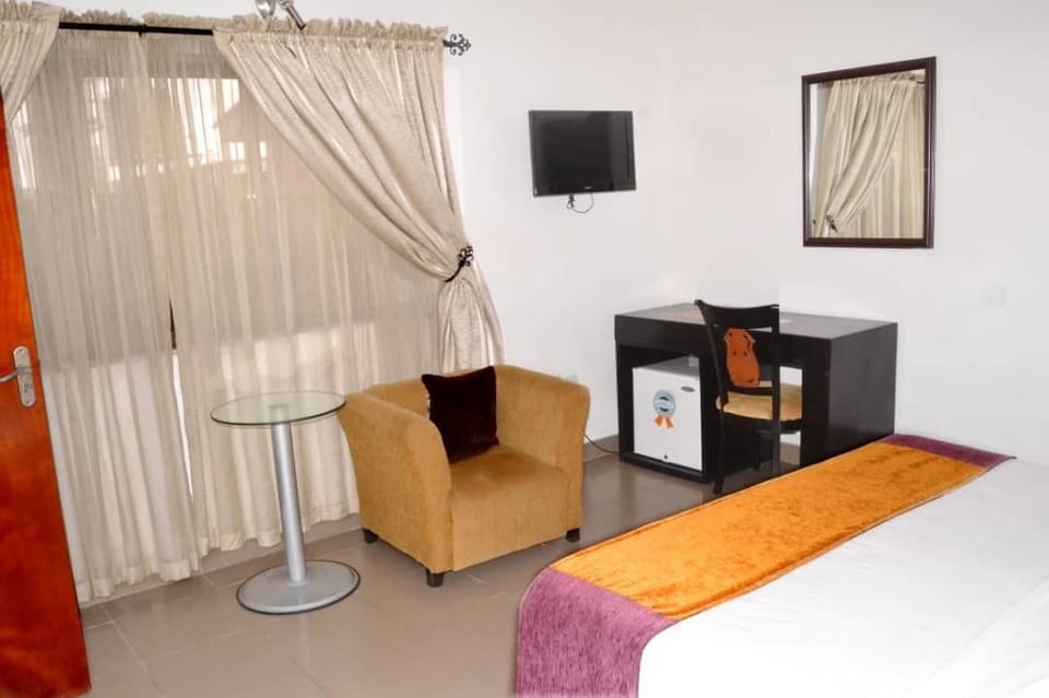 Deluxe Penthouse | Minibar, desk, soundproofing, free cribs/infant beds