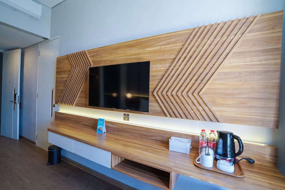 Premier Double Room | Living area | LED TV