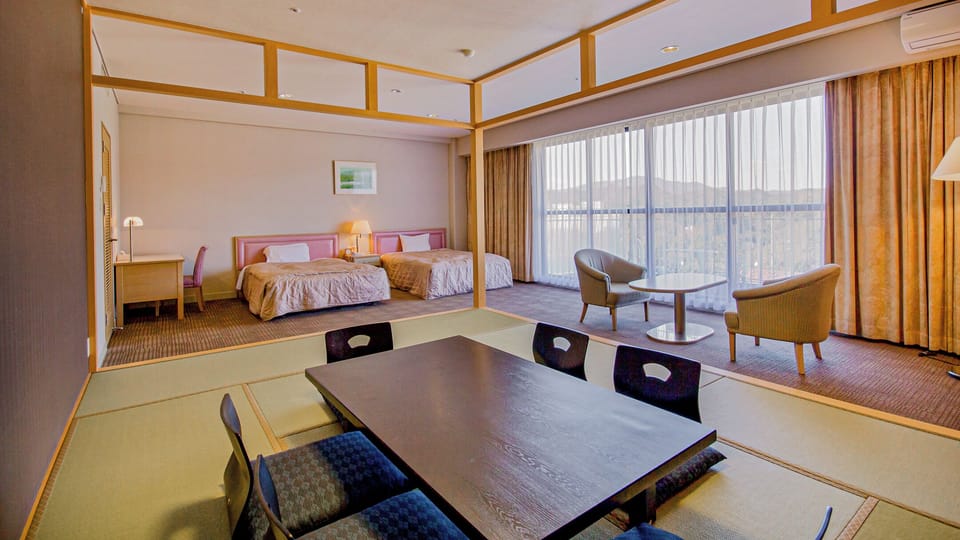 Comfort Room, Bathtub Grab Bars | Desk, blackout drapes, WiFi (free), bed sheets