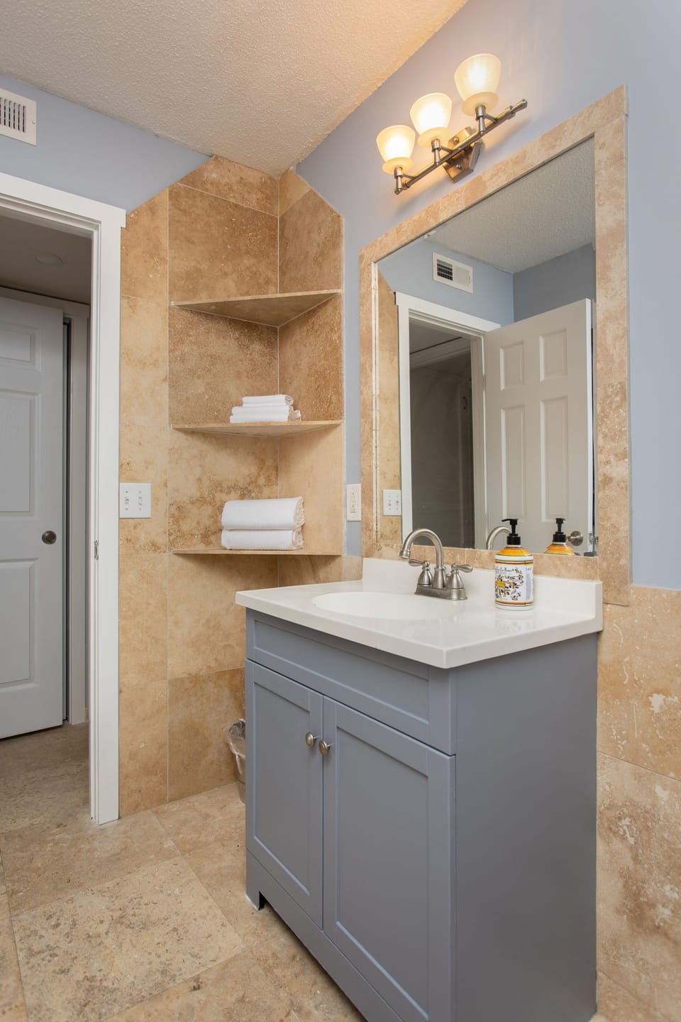 Downstairs full bath with tub and shower