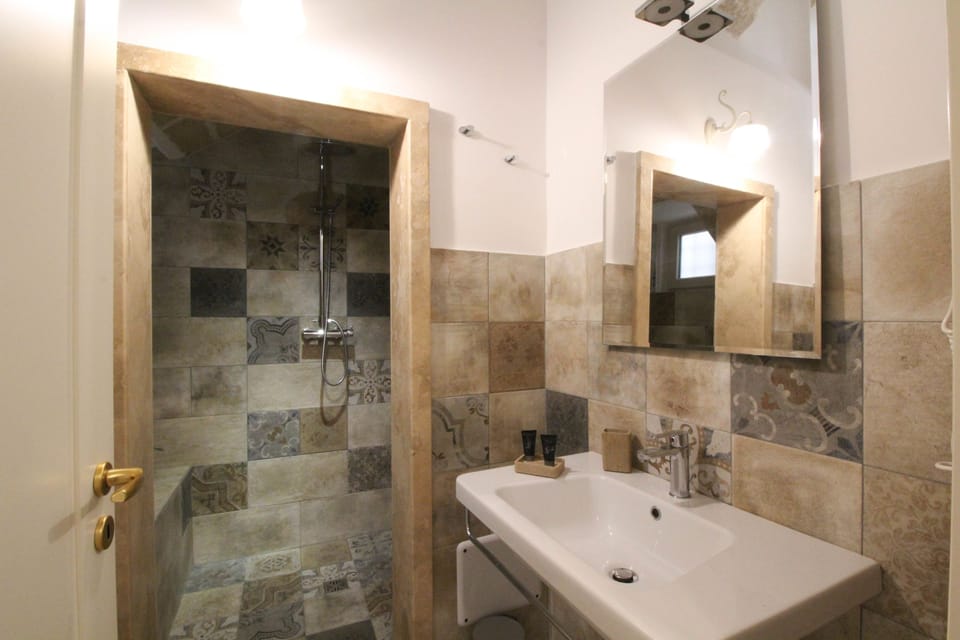 Double Room | Bathroom | Shower, hair dryer, bidet, towels