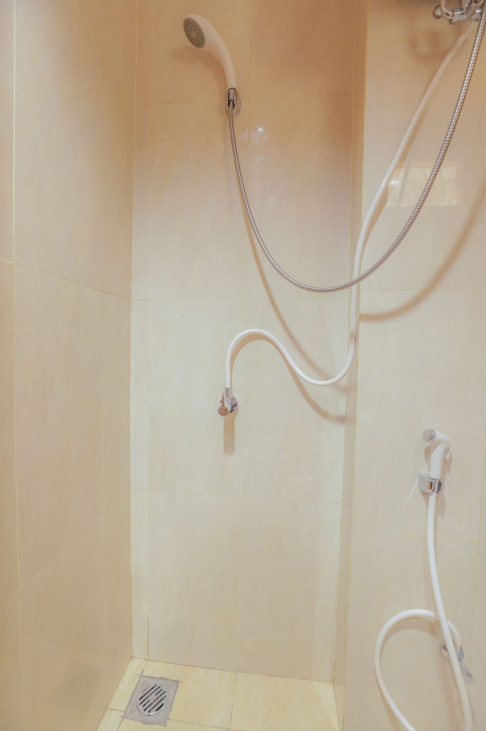 Standard Double Room | Bathroom | Shower, towels