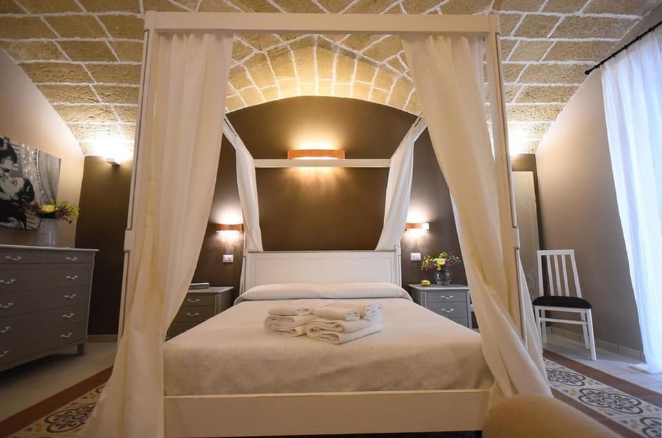 Superior Room, Balcony | Desk, WiFi (free), bed sheets