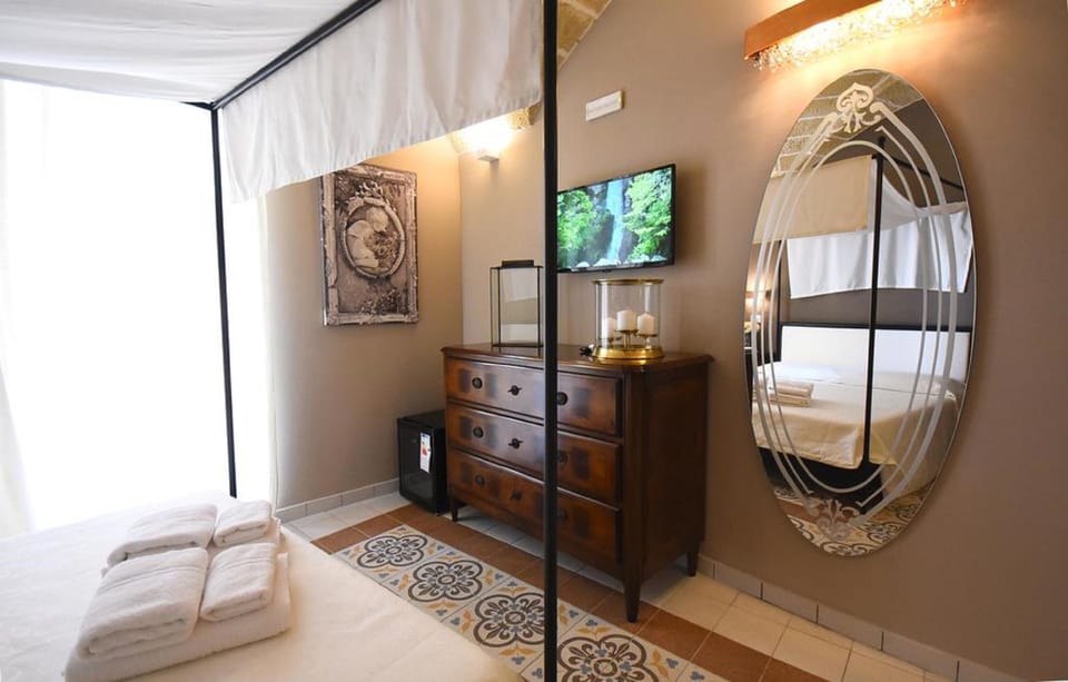 Double Room, Balcony | Desk, WiFi (free), bed sheets