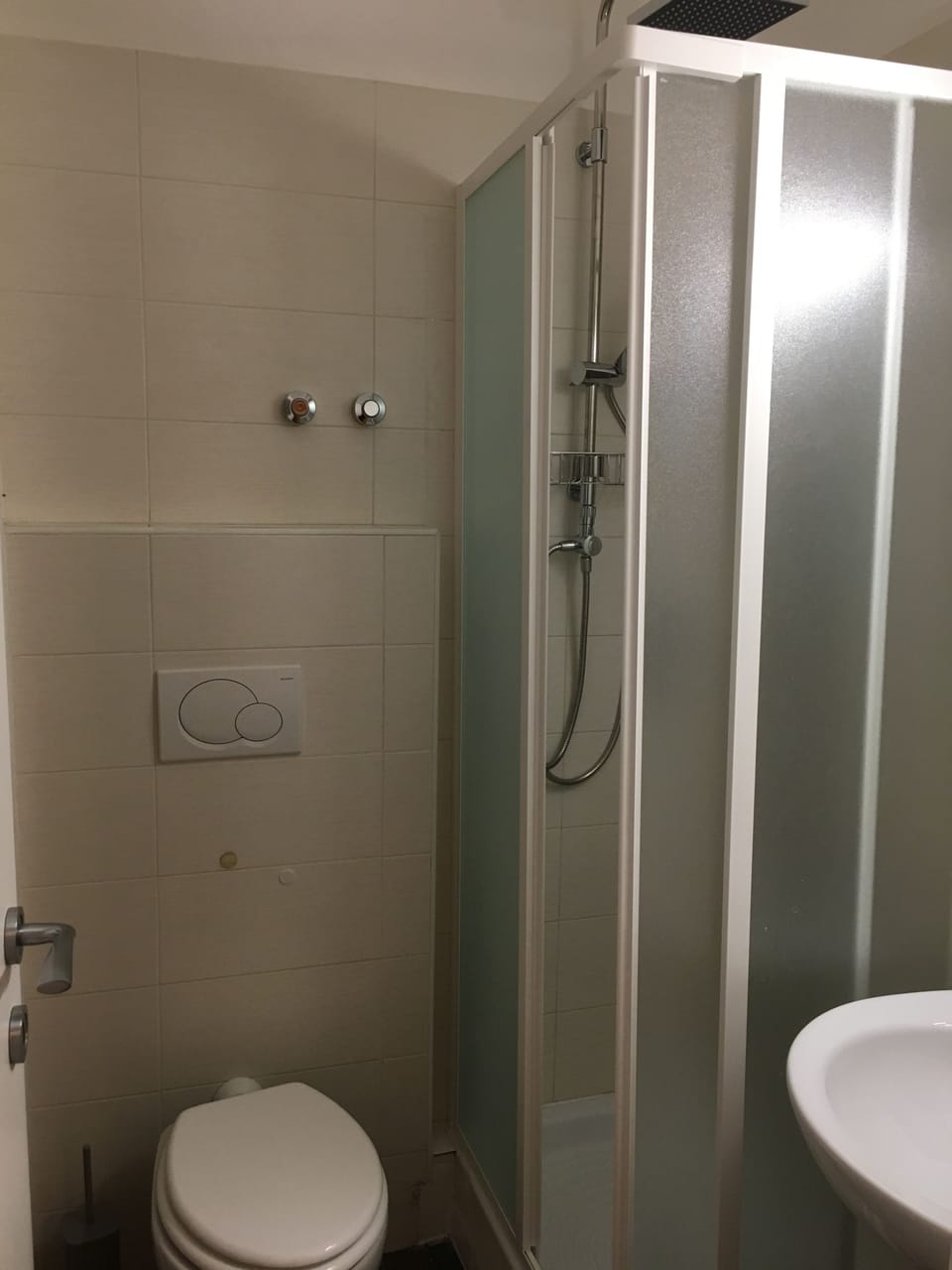 Standard Double Room | Bathroom | Shower, hair dryer, bidet, towels