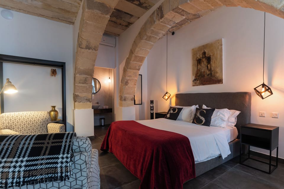 Deluxe Double Room, 1 Queen Bed | Minibar, in-room safe, individually decorated, individually furnished