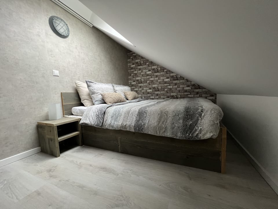 1 bedroom, premium bedding, minibar, in-room safe