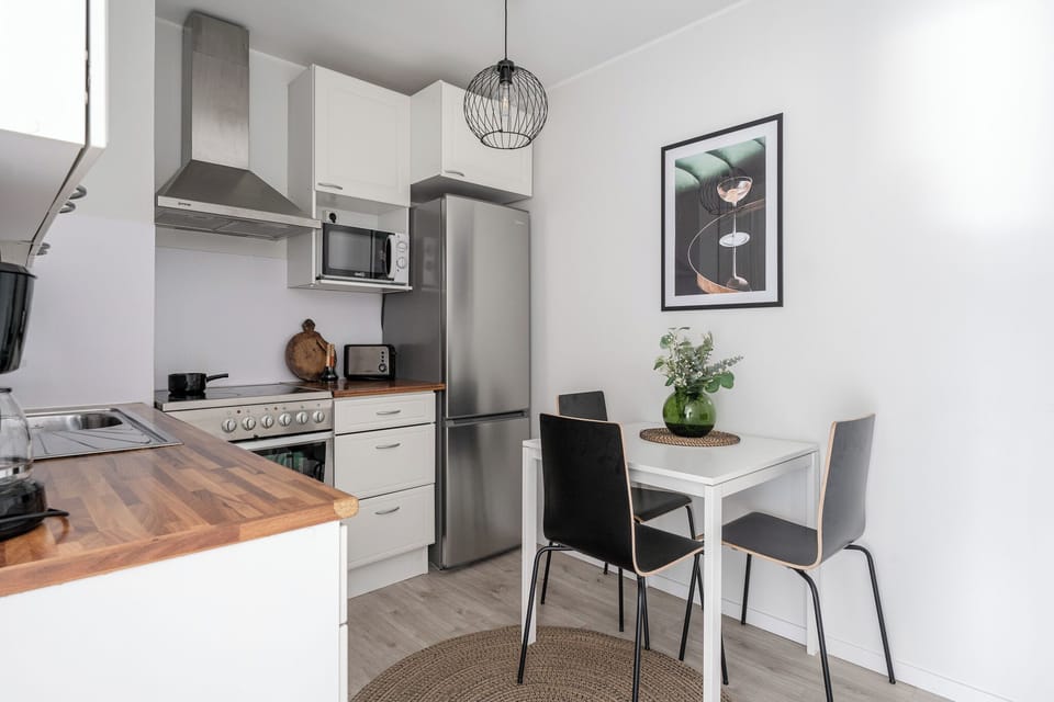 City Apartment, Balcony, City View | Private kitchen | Full-size fridge, microwave, oven, stovetop