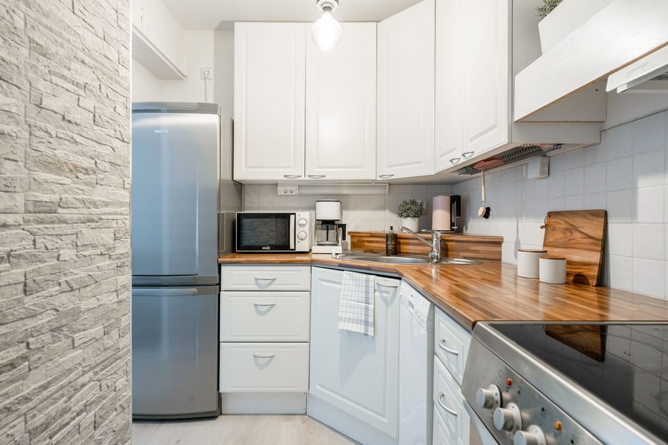 Superior Apartment, City View | Private kitchen | Fridge, microwave, oven, stovetop