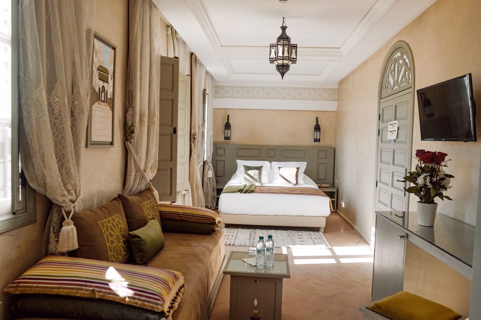 Junior Suite | Egyptian cotton sheets, premium bedding, minibar, in-room safe