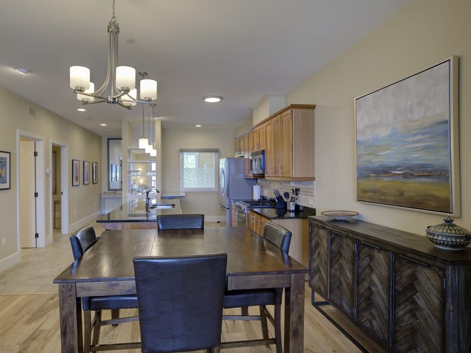 Condo 232 - Dining Space