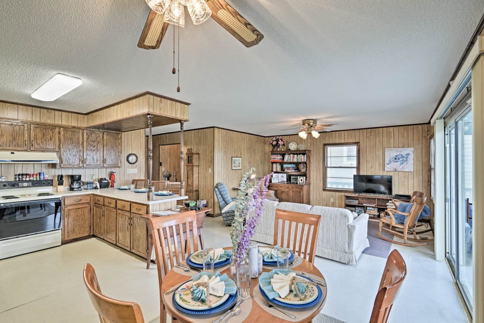 Interior Space | Free WiFi | Central A/C | Pet Friendly w/ Fee