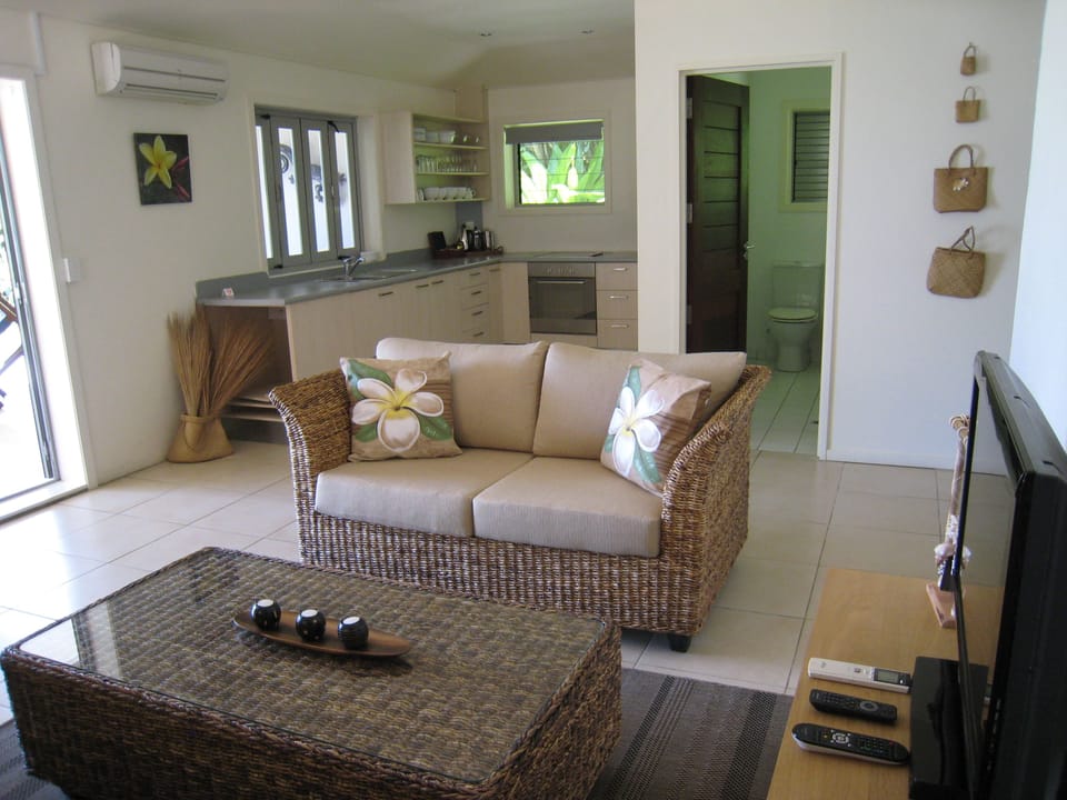 Suite, 2 Bedrooms, Beachfront | Living area | TV, books