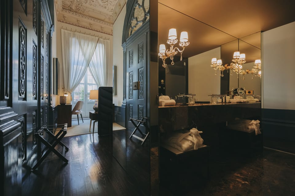 Suite Superior | Premium bedding, minibar, in-room safe, individually decorated