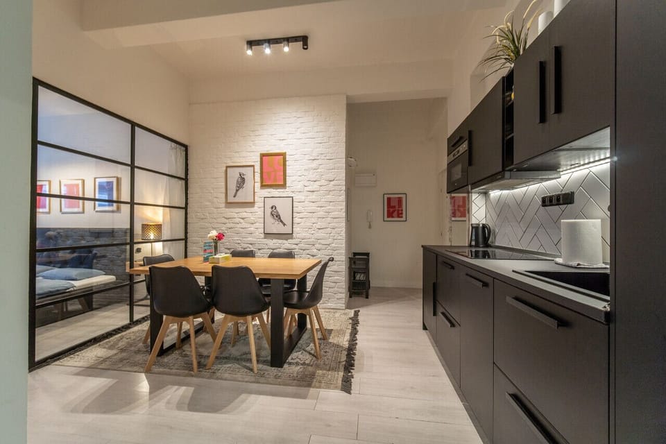 Kitchen / Dining Area