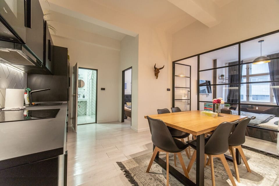 Kitchen / Dining Area