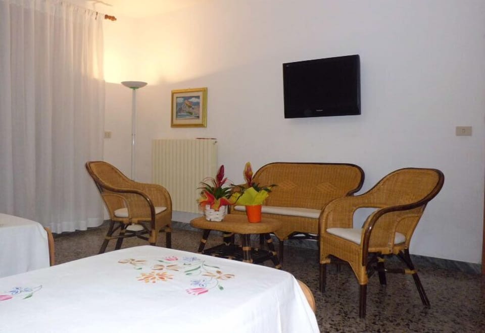 Double or Twin Room | Rollaway beds, free WiFi, bed sheets