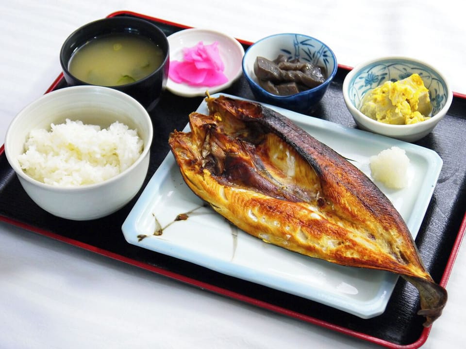 Daily cooked-to-order breakfast for a fee