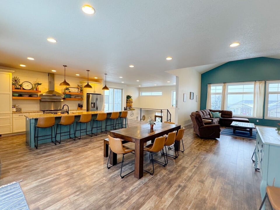 Open and bright floor plan connecting kitchen, living, and dining for the perfect entertainment area. Easy access to rooftop deck and hot tub.