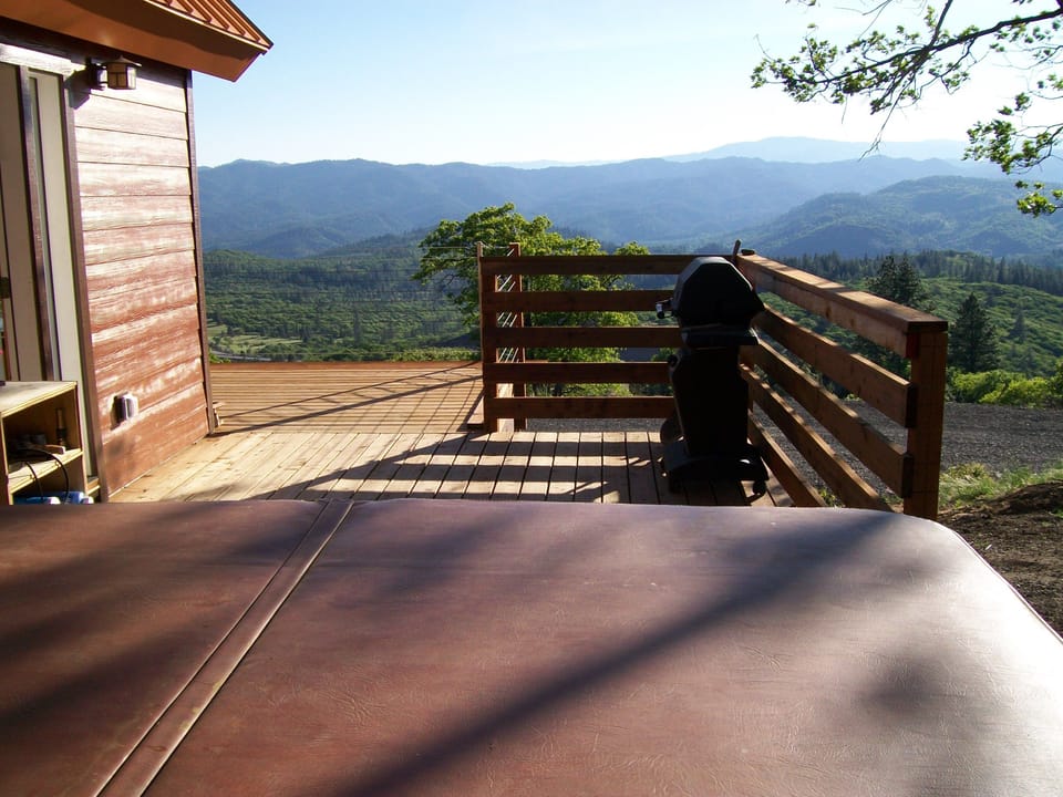 Propane Grill on 1000 sq. ft. Deck. No hot tub!