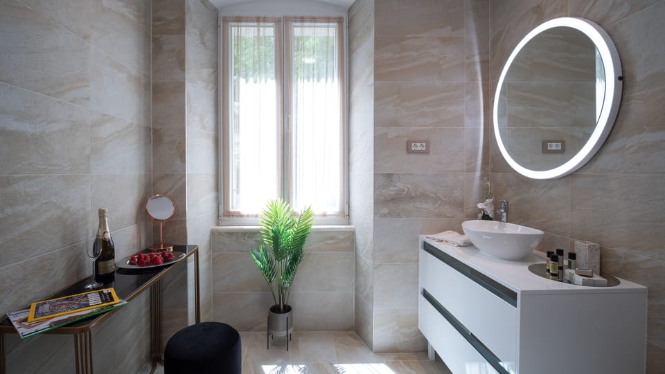 Superior Double Room, Courtyard View (Ana) | Bathroom | Hair dryer, bathrobes, towels, soap